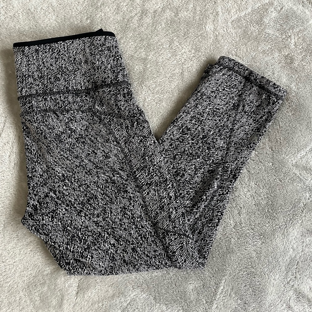 Lululemon Run On Crop (21") size 8